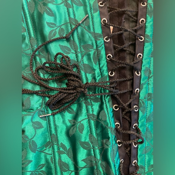 Emerald satin lace up corset with ivy pattern - Picture 10 of 10
